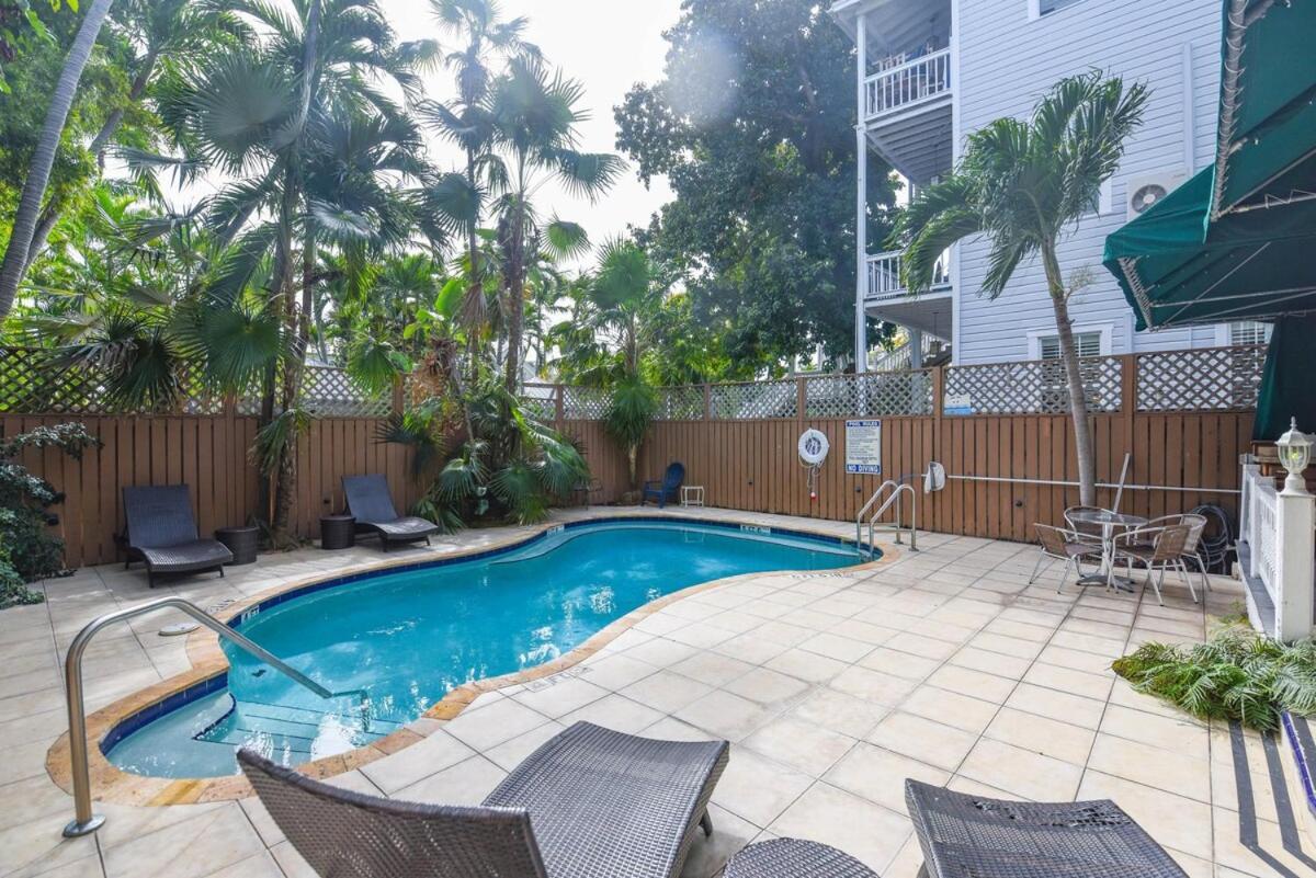 Curry House - Pool, King Bed & Balcony! Room 7 基韋斯特 外观 照片